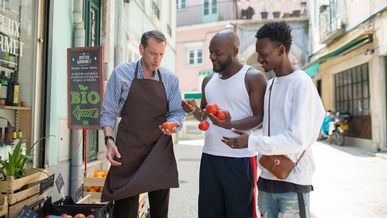 Franchise alimentaire en Afrique : pourquoi le commerce de proximité devient stratégique en 2026 ?