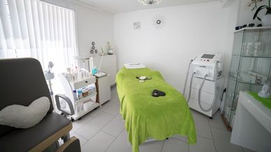 Franchise beauté en Afrique : franchise ou salon indépendant ?
